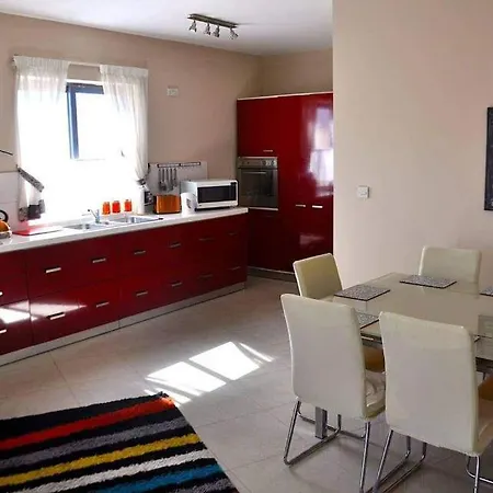 Modern E9 Apartament St Paul's Bay